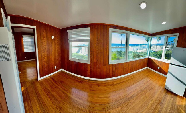 Beautifully Remodeled Coastal Cottage – Steps from Ocean Beach Pier