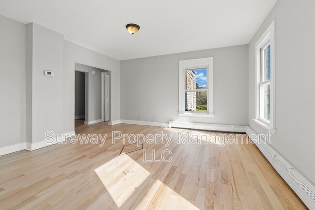 Photo - 93 N Broadway Unidad 3