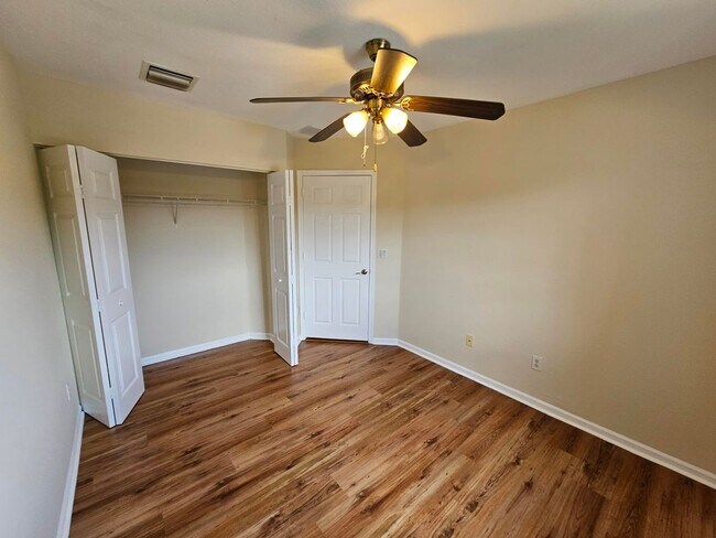 Photo - Spacious 3/2.5 Townhome