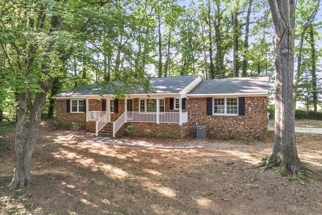 Building Photo - Summerfield, Updated Brick Ranch Home, SS Appliances, FP, Hardwoods, Front Porch & Carport!