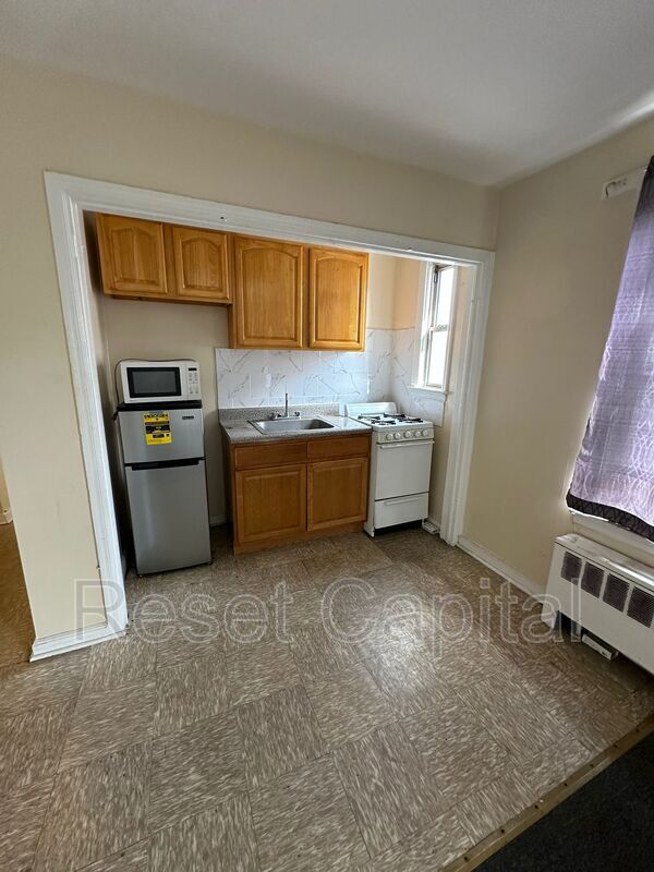 Building Photo - 36-8 Irving Street Unit 8