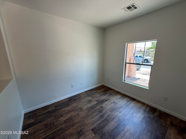 Photo - 880 West Calle Valenciana