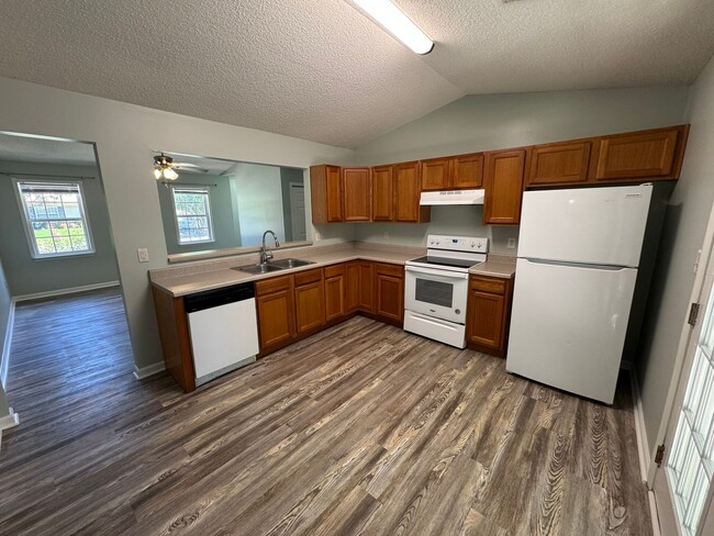 Photo - Cute 2 Bedroom Home in The Vineyard!