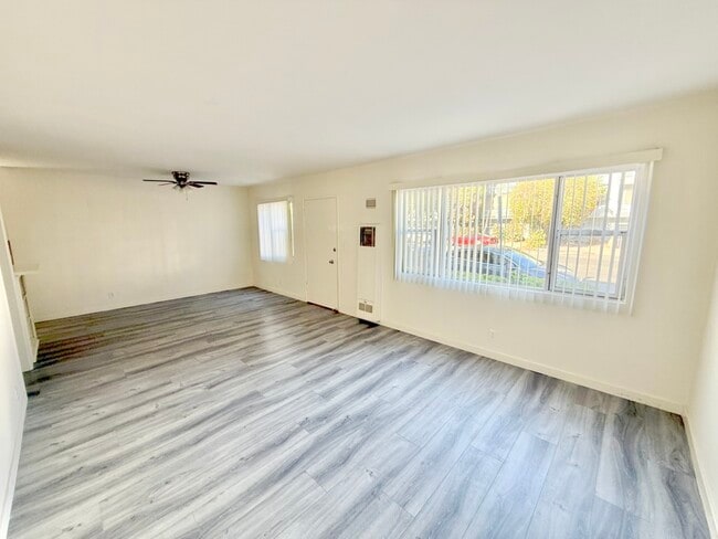 Photo - 231 California Ave Unidad 1056