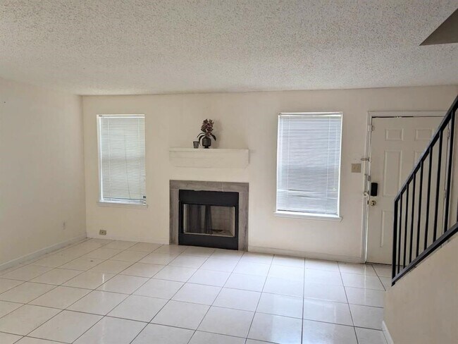 Photo - 15516 Weldon Dr