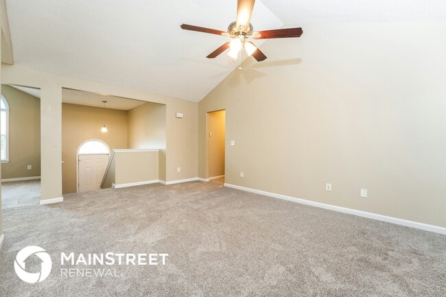 Photo - 573 Ransom Way