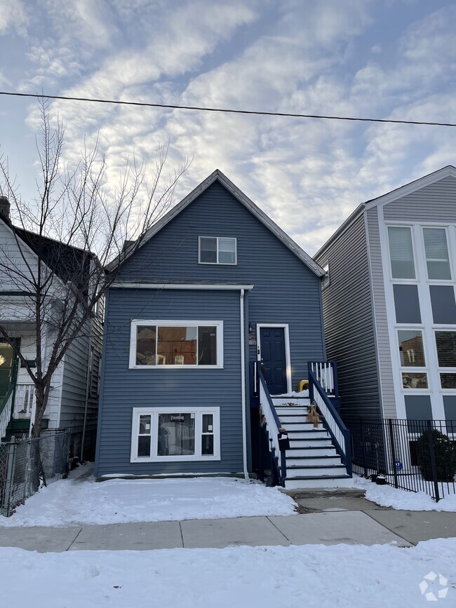 Building Photo - 2038 N Hamlin Ave Rental