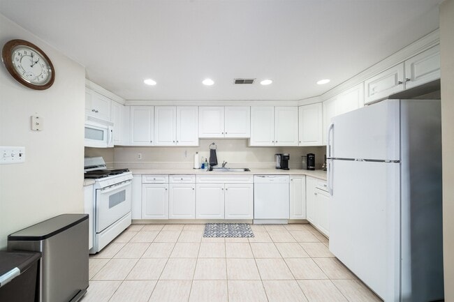Photo - 621 Monroe St Unit 8B