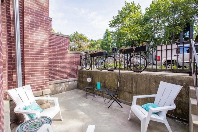 Photo - 1918 N Wood St Unidad G