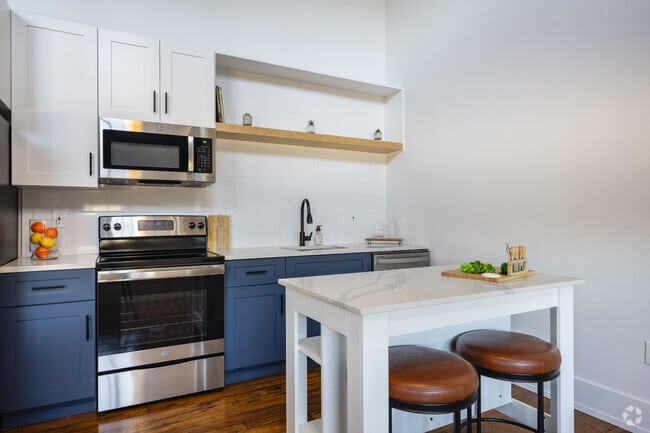 2BR, 1BA - 975SF