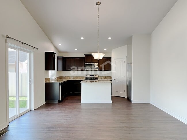 Photo - 754 N Scotney Ave