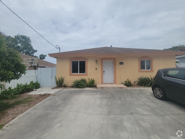 Building Photo - 7941 NW 14th Pl Rental