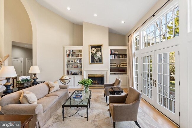 Building Photo - 7440 Old Maple Square