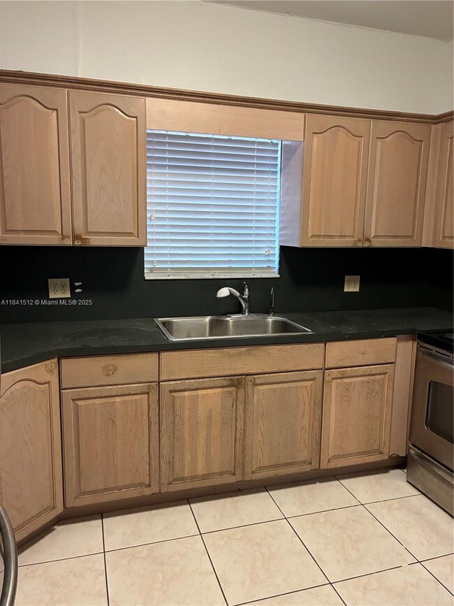 Photo - 1774 SW 11th St