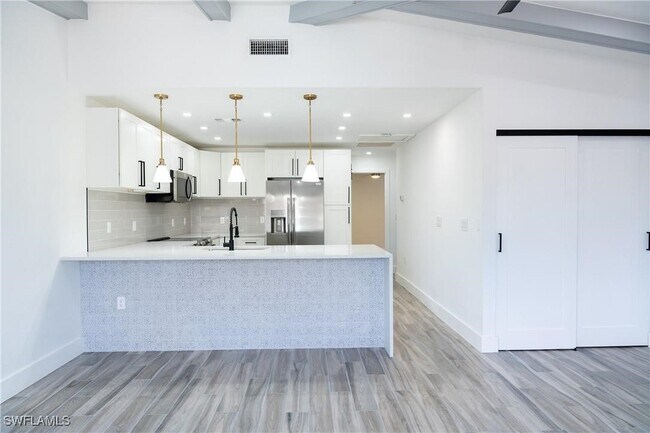 Photo - 6360 Royal Woods Dr