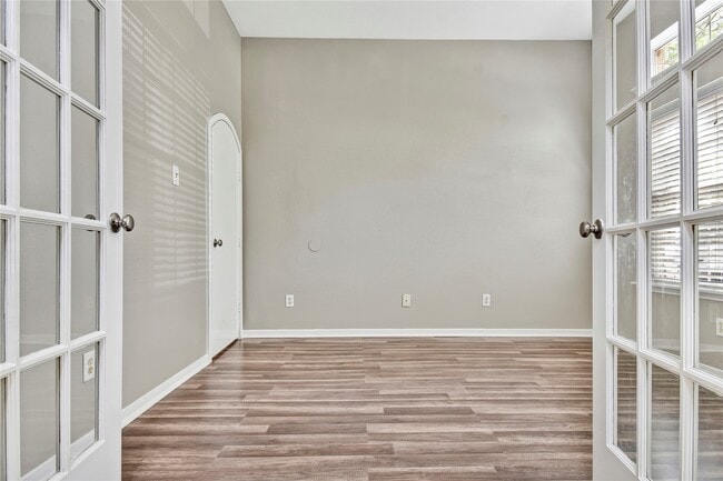 Photo - 5601 Savannah Woods Ln
