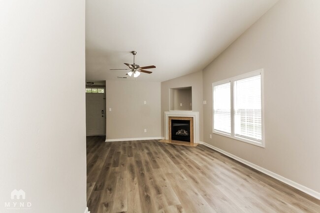 Photo - 10325 Hugue Way