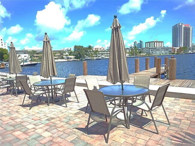 Photo - 450 Golden Isles Dr Unidad 3C