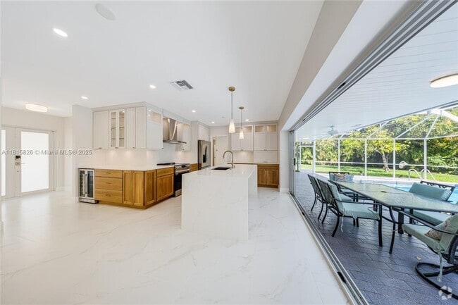 Building Photo - 8825 SW 151st St Rental