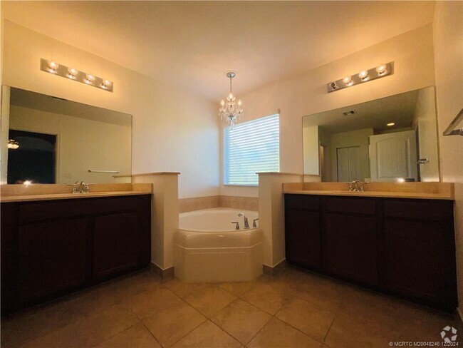Building Photo - 505 NW Windflower Terrace Rental