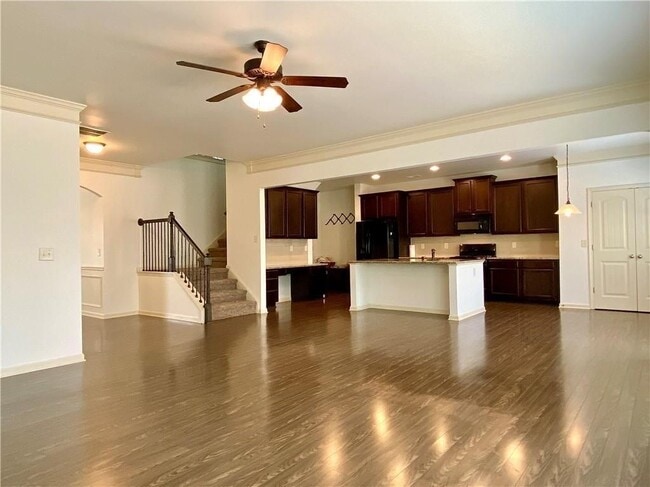 Photo - 611 Stonehurst Ln