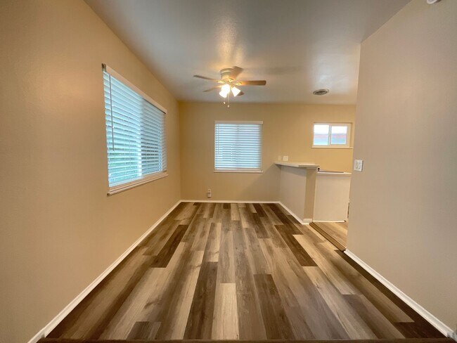 Photo - rosewood2502 Unit D