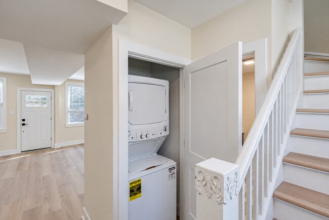 Photo - 1328 W Nelson St