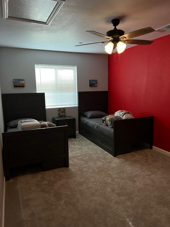 Photo - 15885 Independence Ave