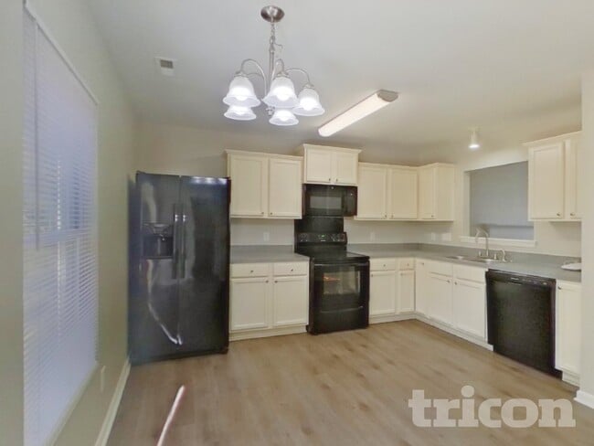 1106 Stonehenge Ln