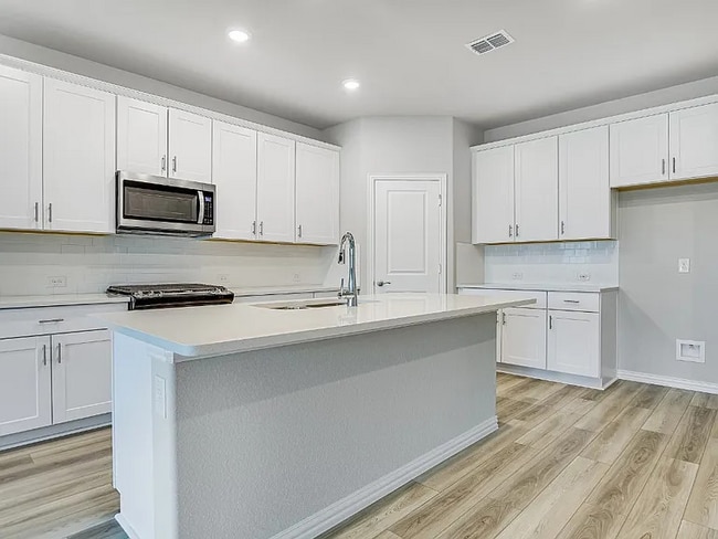 Photo - 3416 Kingsview Dr