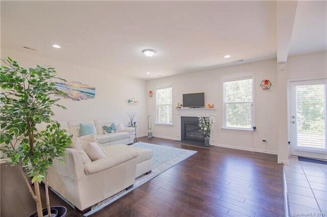 Photo - 2589 Shoal Park Rd