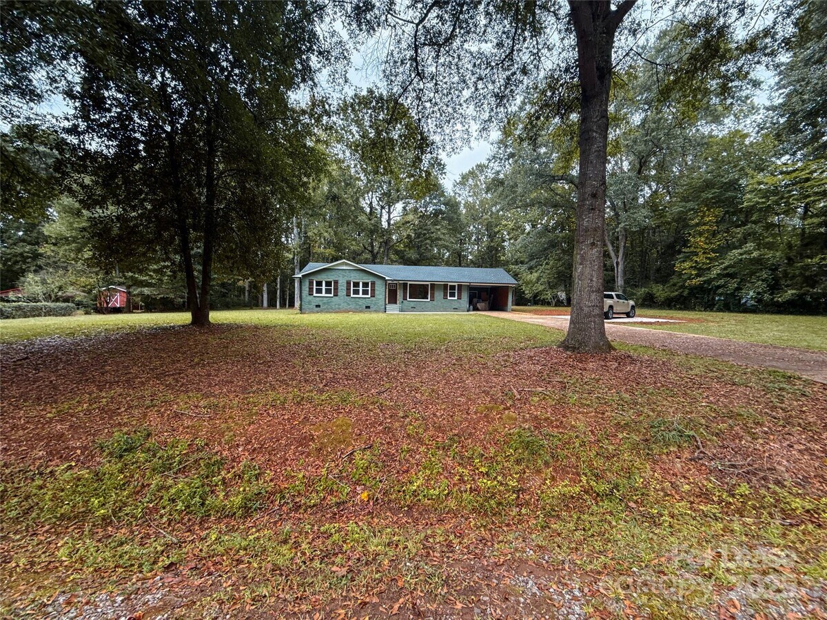 Photo - 1895 Forest Lake Dr