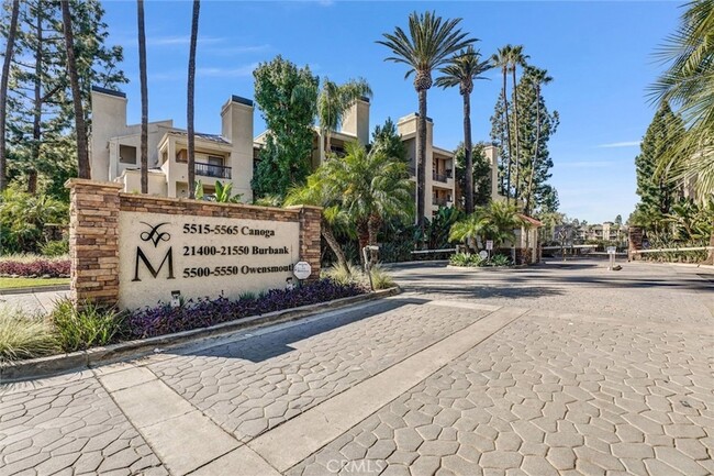 Building Photo - 5535 Canoga Ave Unit 204