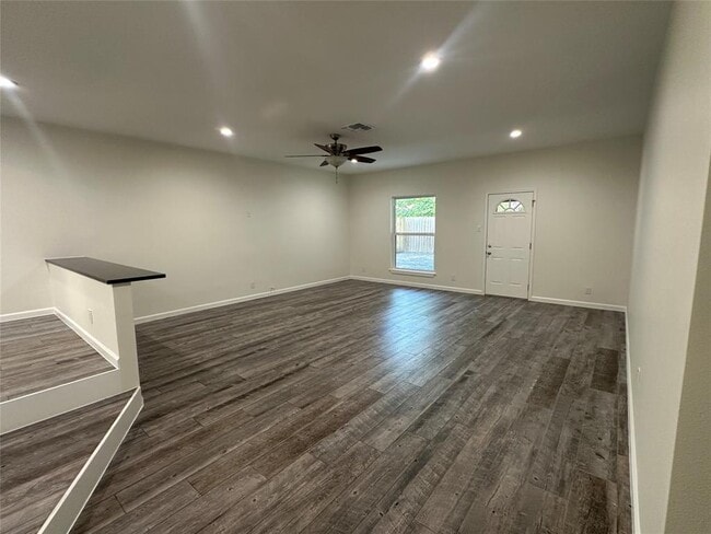 Photo - 908 Plateau Cir
