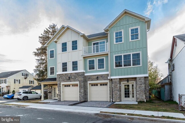 Building Photo - 17 Wilson St