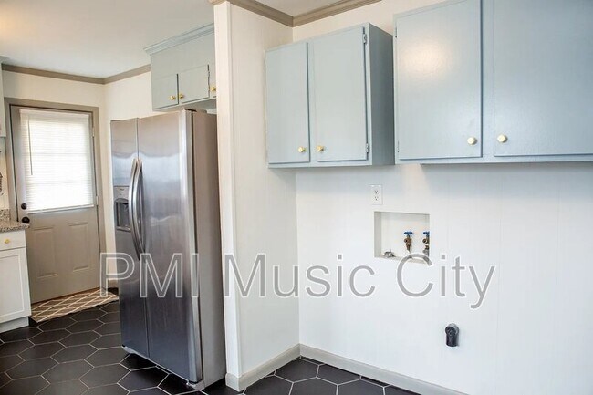 Photo - 501 Fedders Dr