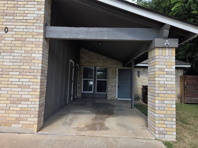 Building Photo - 1810 Nicole Cir