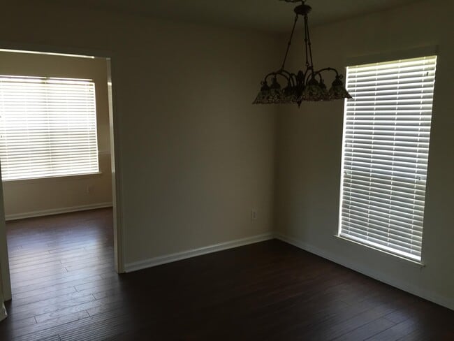 Photo - 375 Amhurst St SW
