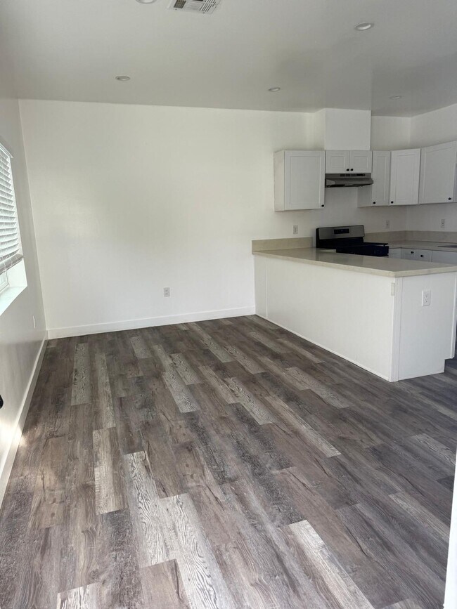 Photo - 1122 E 27th St Unit 1122
