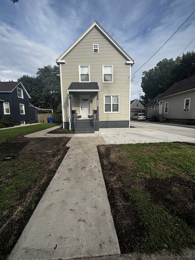 5807 20th Ave Unit 2