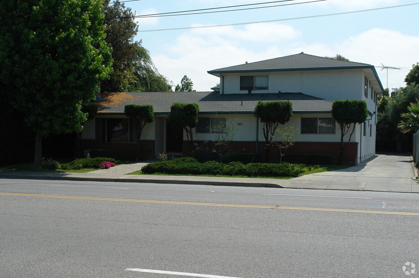 Photo - 564 S Fair Oaks Ave Apartments