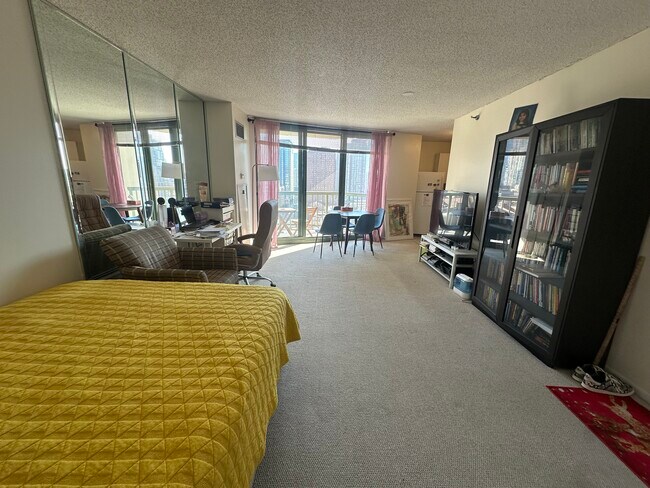 Photo - 111 W Maple St Unidad 1212