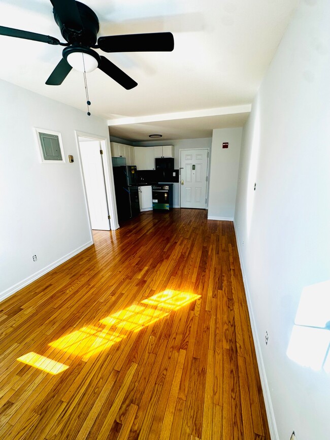 Photo - 890 W Beech St