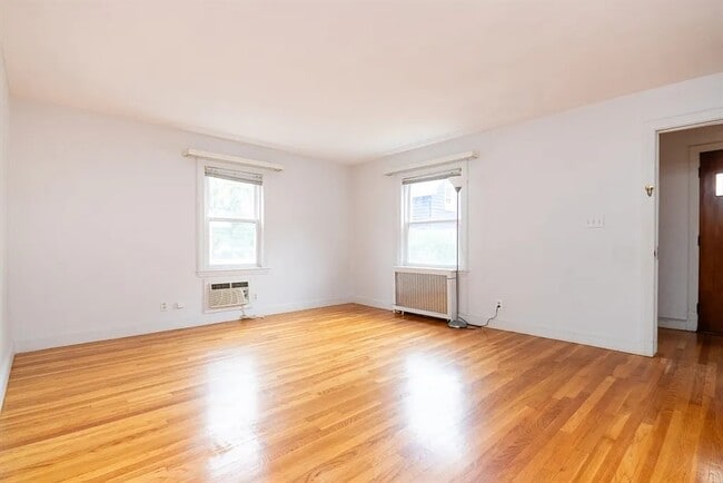 Building Photo - 17 Thayer St Unit 17 Thayer st