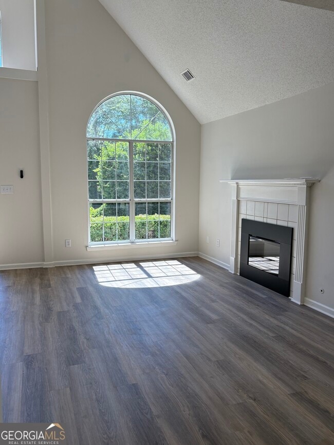 Photo - 95 Prestwick Ln