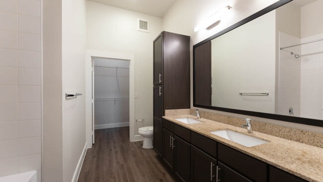 Building Photo - Flora