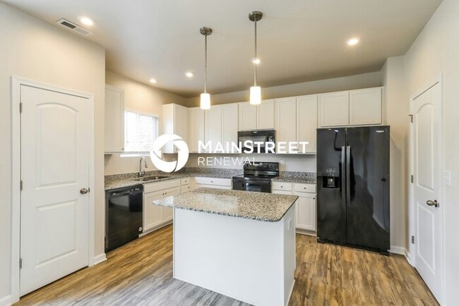 Photo - 4 Bedroom Pet-Friendly Home in SHELBYVILLE, KY with Main Street Renewal