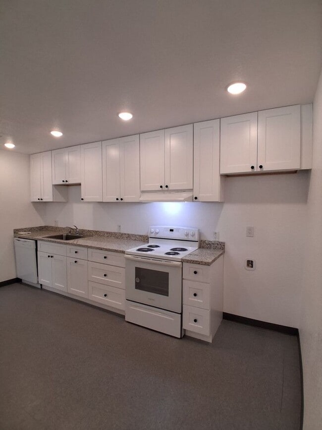 Photo - 4864 E University Ave Unit C