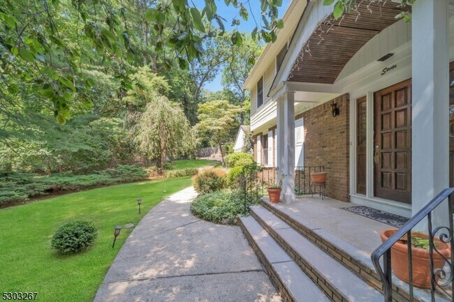 Photo - 7 Stonegate Rd