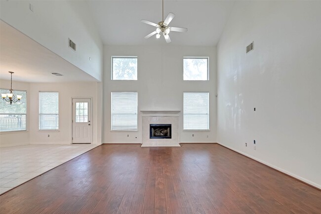 Photo - 8846 Gas Light Village Dr